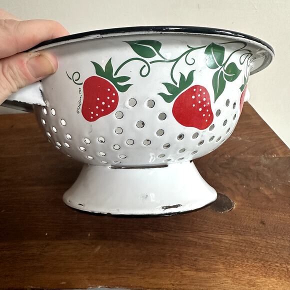Vintage 1983 Teleflora Strawberry Enamel Colander - Picture 5 of 10